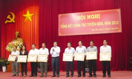 Kiên Giang:Tiếp tục theo dõi học tập, viết bảng đăng ký làm theo chuyên đề năm 2014